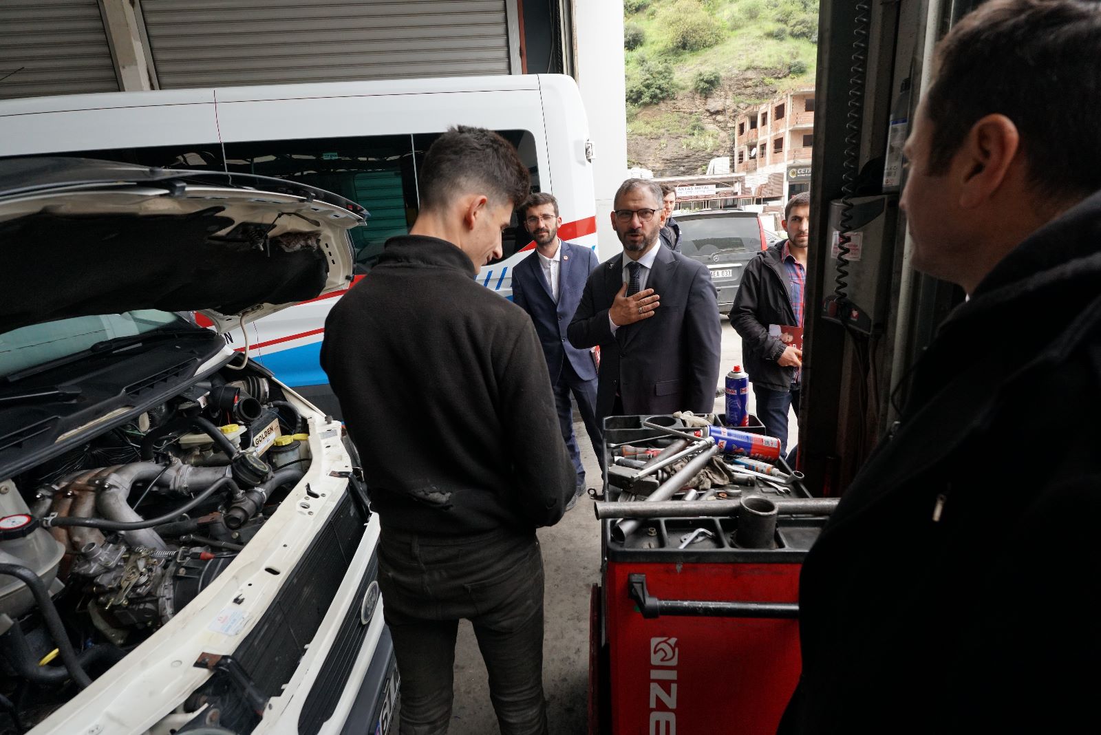 Yeniden Refah Partisi Trabzon milletvekili adayı Süleyman Pulat sanayi esnaflarını ziyaret etti