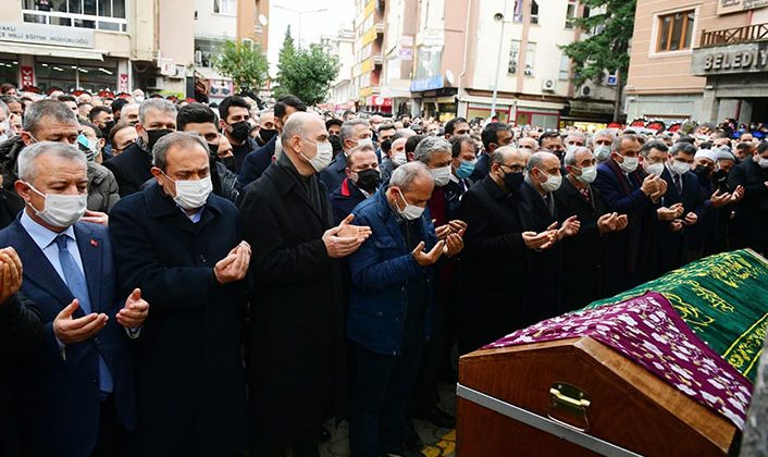 Bakan Soylu Trabzon’da bir cenazeye iştirak etti