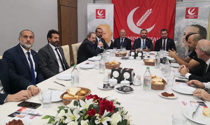Yeniden Refah Partisi, Trabzon’da basın mensuplarıyla buluştu.