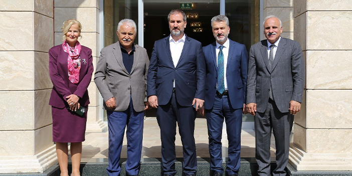 AK Parti Genel Başkan Yardımcısı Şen, Trabzon’daki Avrasya Üniversitesi’ni ziyaret etti.
