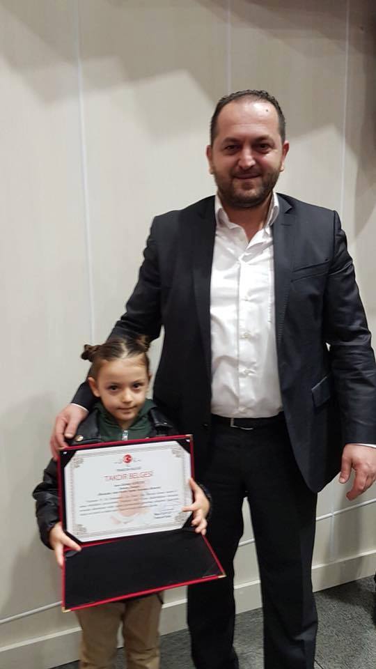 Trabzon'da Atatürk'ü en iyi anlatan çocuğa ödül 
