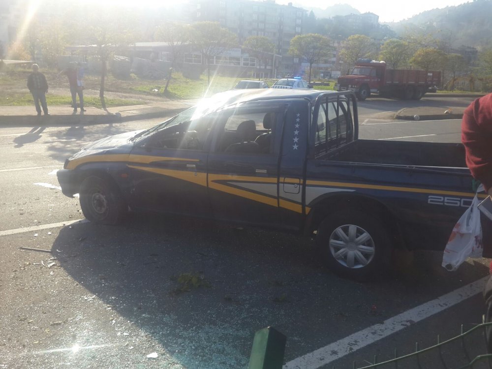Trabzon'da araç takla attı: 2 yaralı
